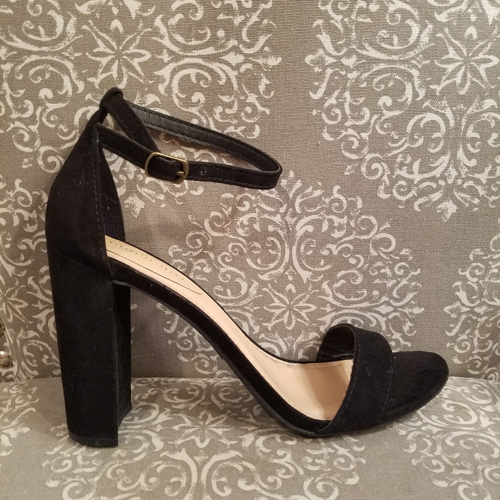 Steve Madden Black Suede Block Heel Sandals